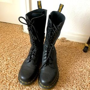 Women’s Dr Martens size 8